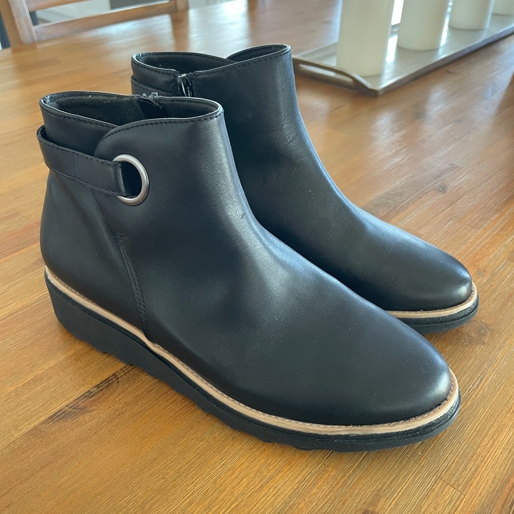 Clarks Sharon Spring Women’s Black Wedge Heel Booties Size US 8.5M - Like New